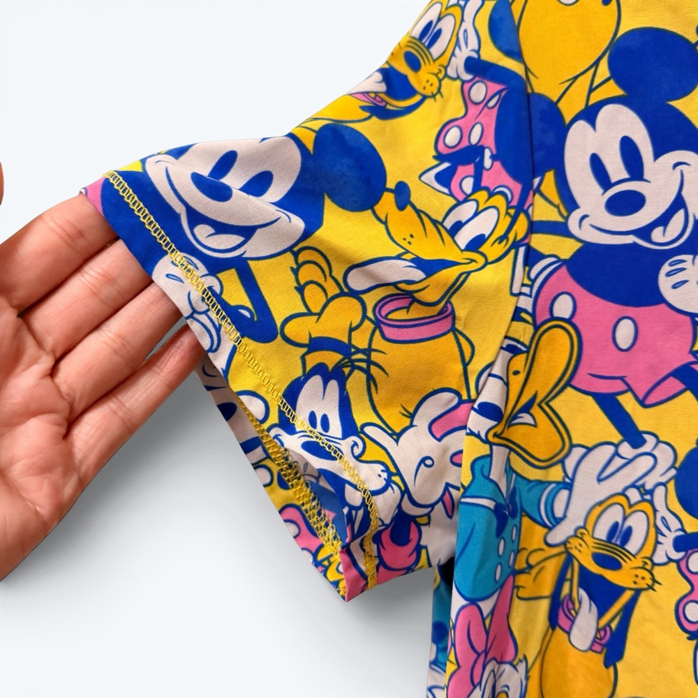Disney Scrub Top Women’s M Mickey Minnie Pluto V-Neck Pockets Nurse Medical - Picture 9 of 13